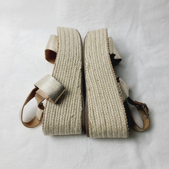 STEVE MADDEN gold wedge sandals - Picture 4 of 10